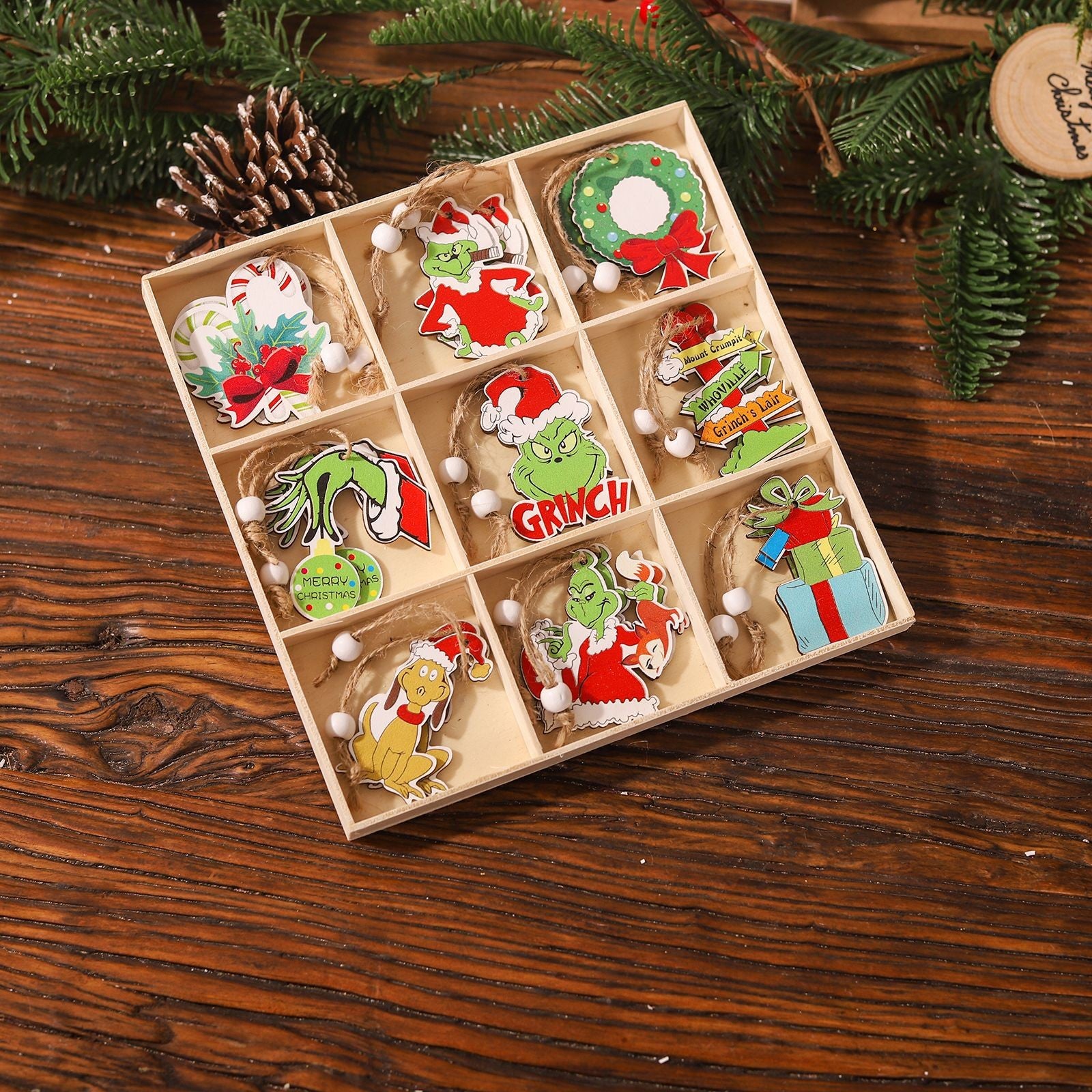 Set 18 Decoratiuni de Craciun din Lemn, Flippy, cu Snur pentru Agatare in Brad, Model Grinch, Diferite Dimensiuni, Multicolor-4