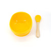 Set 2 piese diversificare bebelusi si copii din silicon Flippy, bol cu ventuza, lingurita din lemn si silicon, pentru gustari, fara alergeni, galben-0