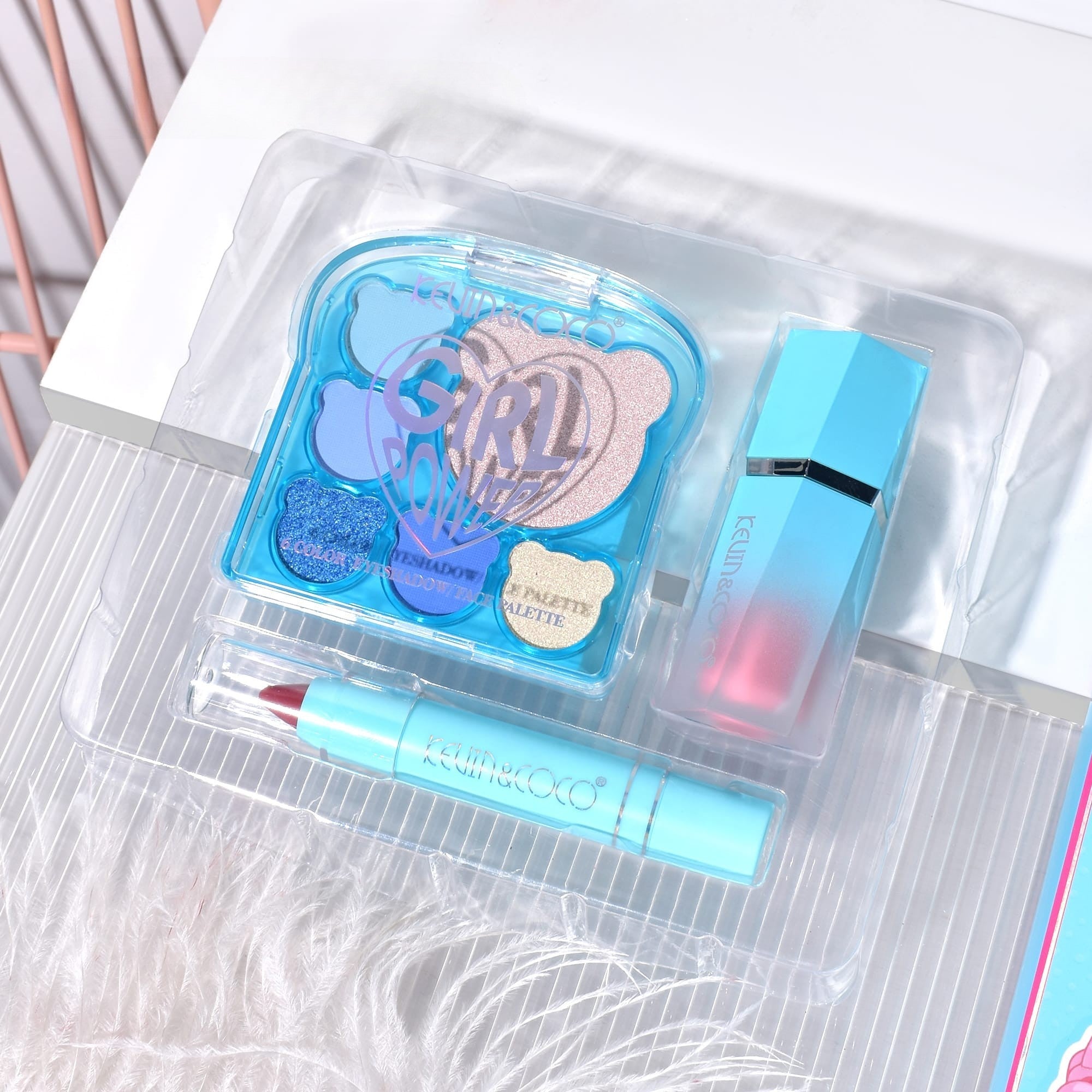 Set 3 Produse de Machiaj, KEVIN &amp; COCO, Ice Blue Bear, 6 culori, 15.5 x 13 x 3.4 cm-1