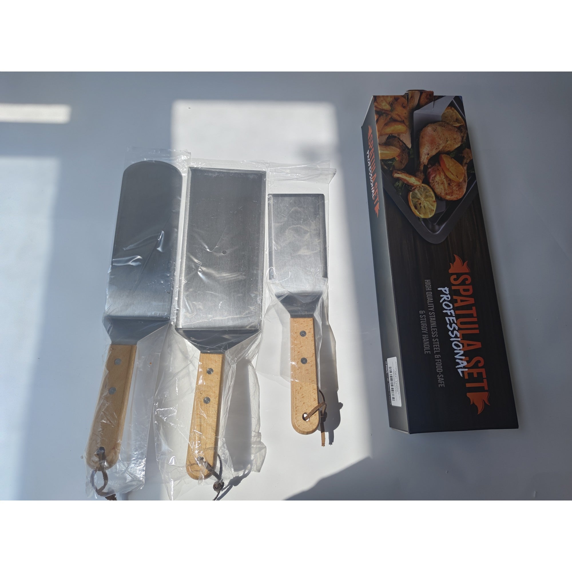 Set 3 spatule pentru gratar Flippy, din metal, margini subtiri, suprafata antiaderenta, rezistente la temperaturi ridicate, maner ergonomic din lemn, 3 forme, agatatoare, gri-8