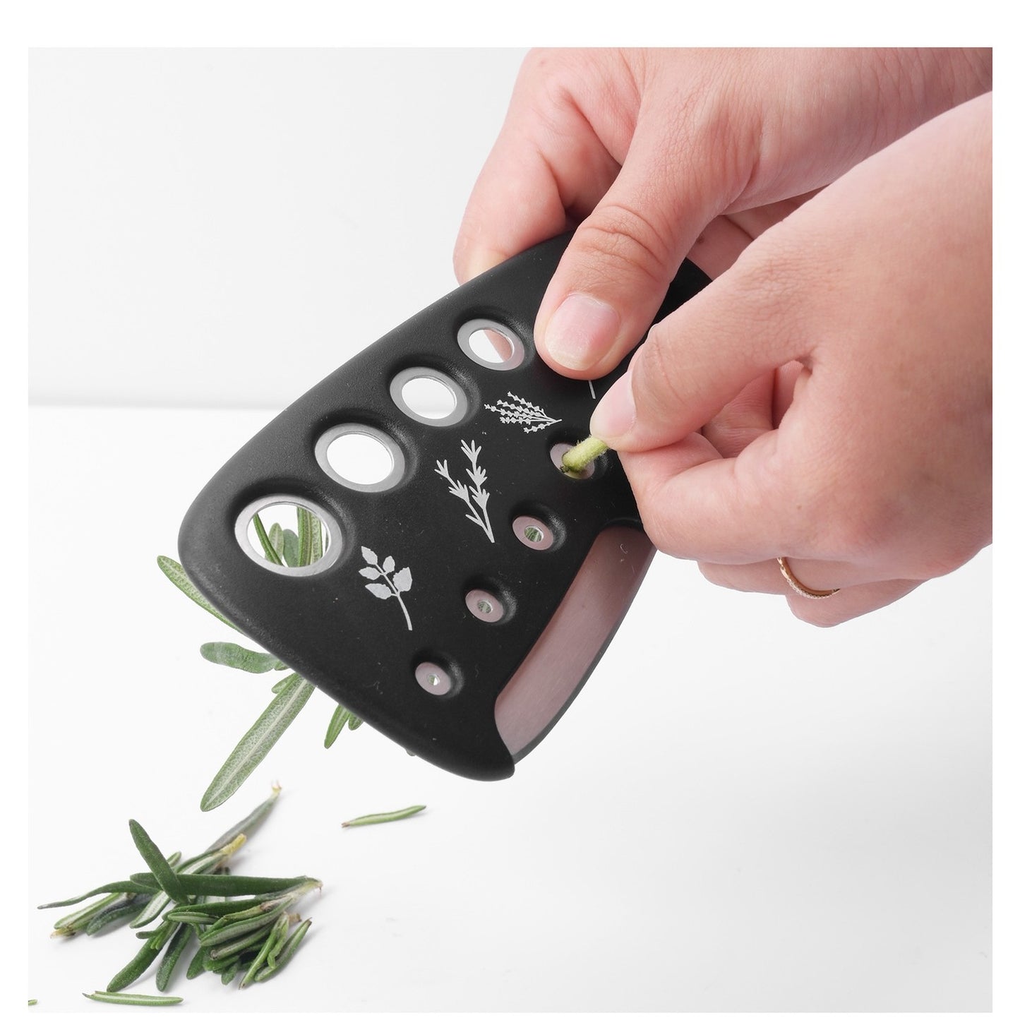 Set 6 in 1 mini ustensile bucatarie Flippy, taietor pizza, cutit, curatator, razatoare, desfacator, presa usturoi, manere din ABS, lame ascutite din otel inoxidabil, 7.1 x 12.9 x 4.8 cm,  negru-6