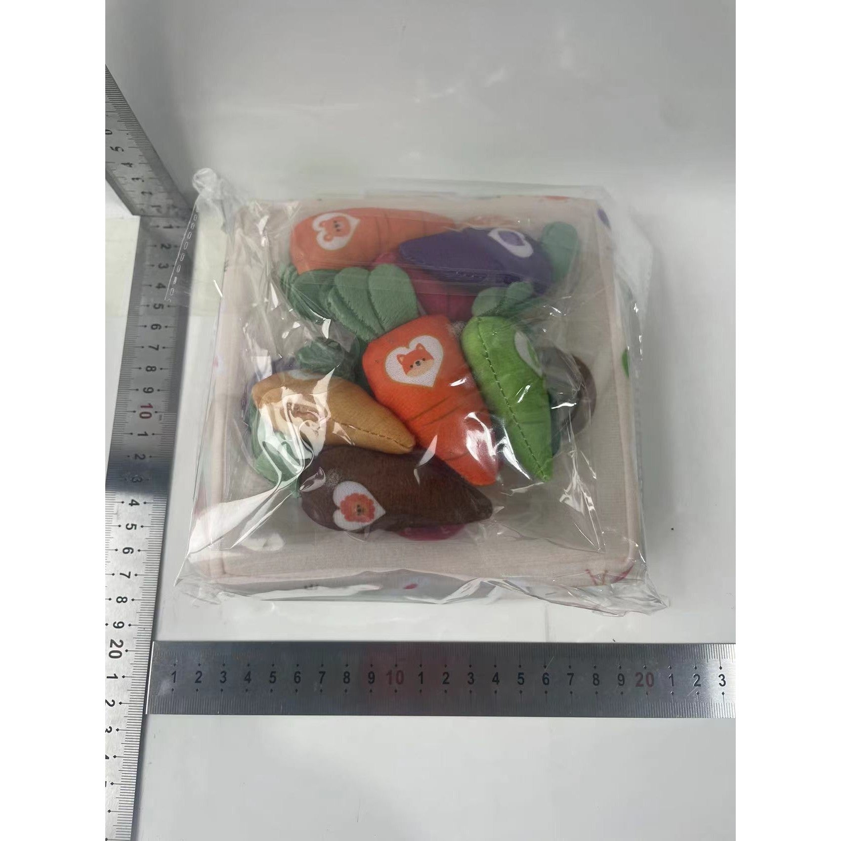 Jucarie Interactiva pentru Copii de Sortat pe Culori Montessori, Flippy, 9 Morcovi si Suport, Multicolor-1