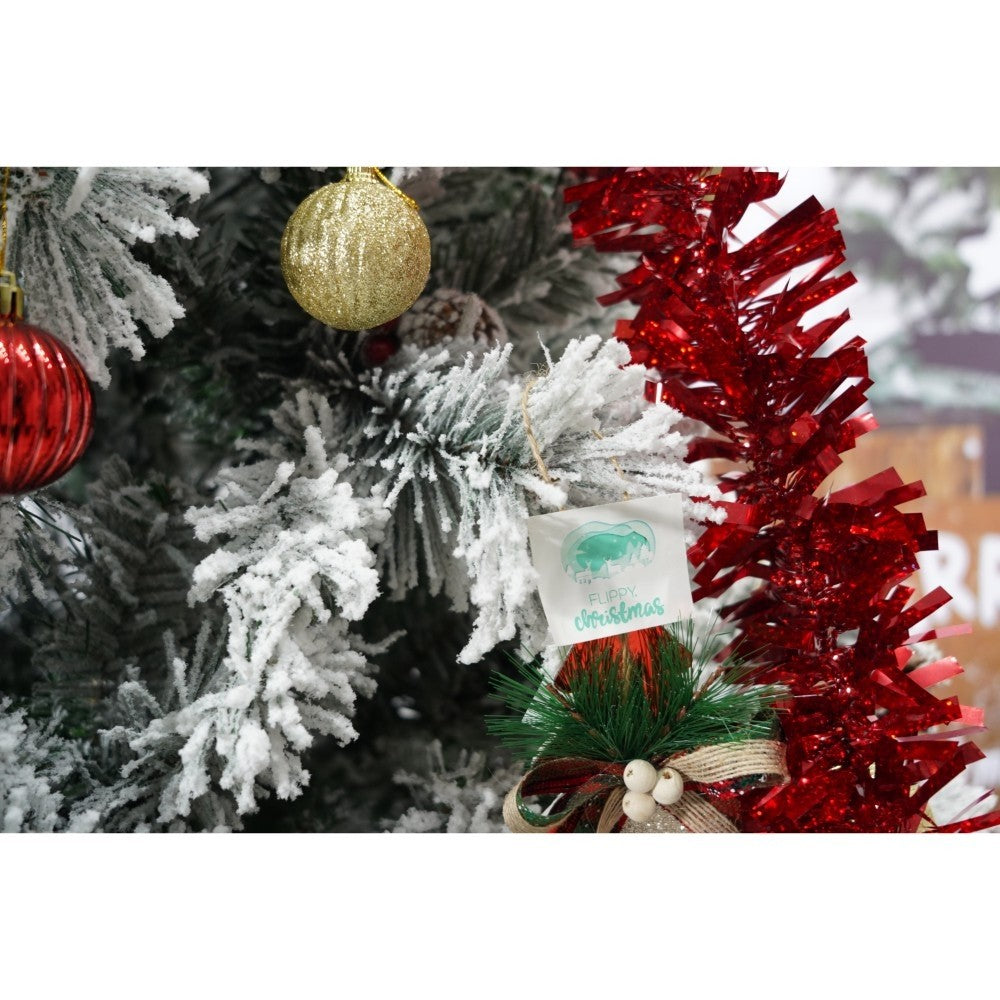 Set brad artificial de Craciun si elemente decorative, nins, decorat cu conuri pin, pentru interior/exterior, inaltime 210 cm, diametru 131 cm, 630 ramuri, Flippy, alb/verde, suport metalic inclus-5