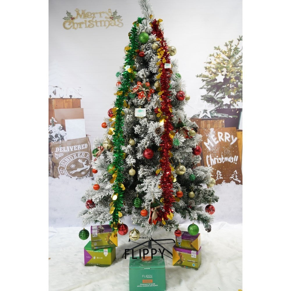 Set brad artificial de Craciun si elemente decorative, nins, decorat cu conuri pin, pentru interior/exterior, inaltime 210 cm, diametru 131 cm, 630 ramuri, Flippy, alb/verde, suport metalic inclus-1