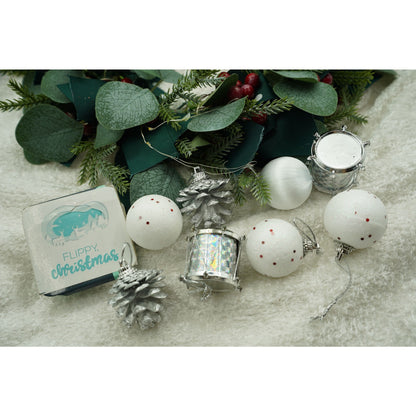 Set de 12 ornamente de brad, Flippy, de tip Glob, Alb/ Argintiu, din polistiren, cu finisaj sclipitor , cutie  4  cm adancime x 20  cm inaltime x 12  cm lungime)-1
