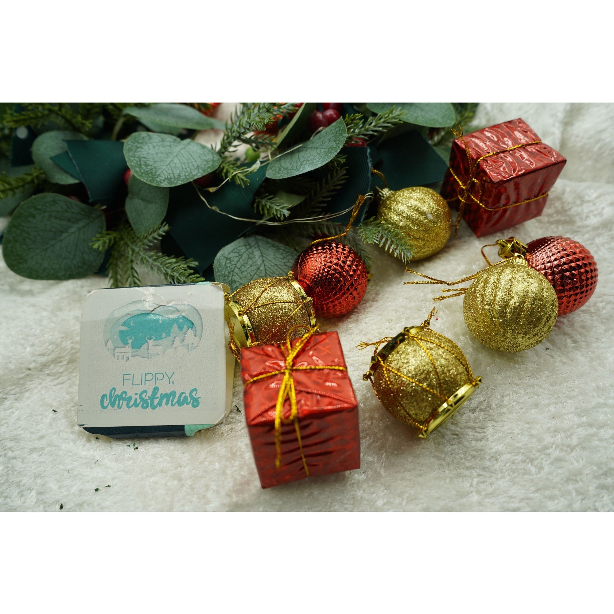 Set de 12 ornamente de brad, Flippy, de tip Glob, Rosu/ Auriu, din polistiren, cu finisaj sclipitor , cutie  4  cm adancime x 20  cm inaltime x 12  cm lungime)-1