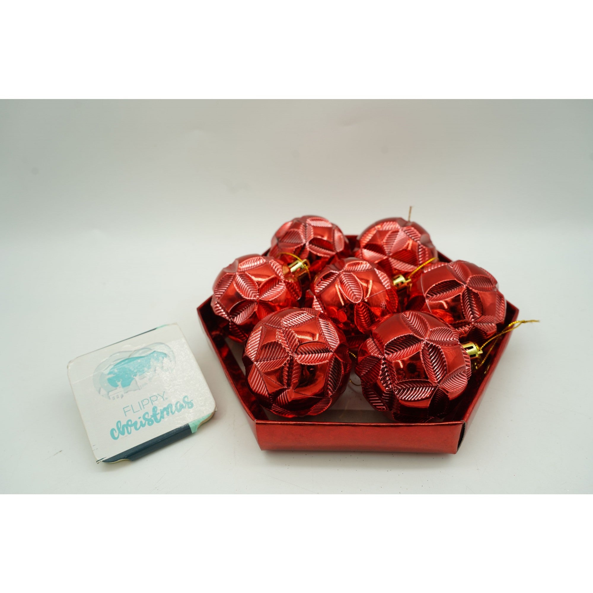 Set de 28 ornamente de brad, Flippy, de tip Glob, Rosu, din polistiren, cu finisaj sclipitor , cutie  18  cm adancime x 22  cm inaltime x 18  cm lungime)-3