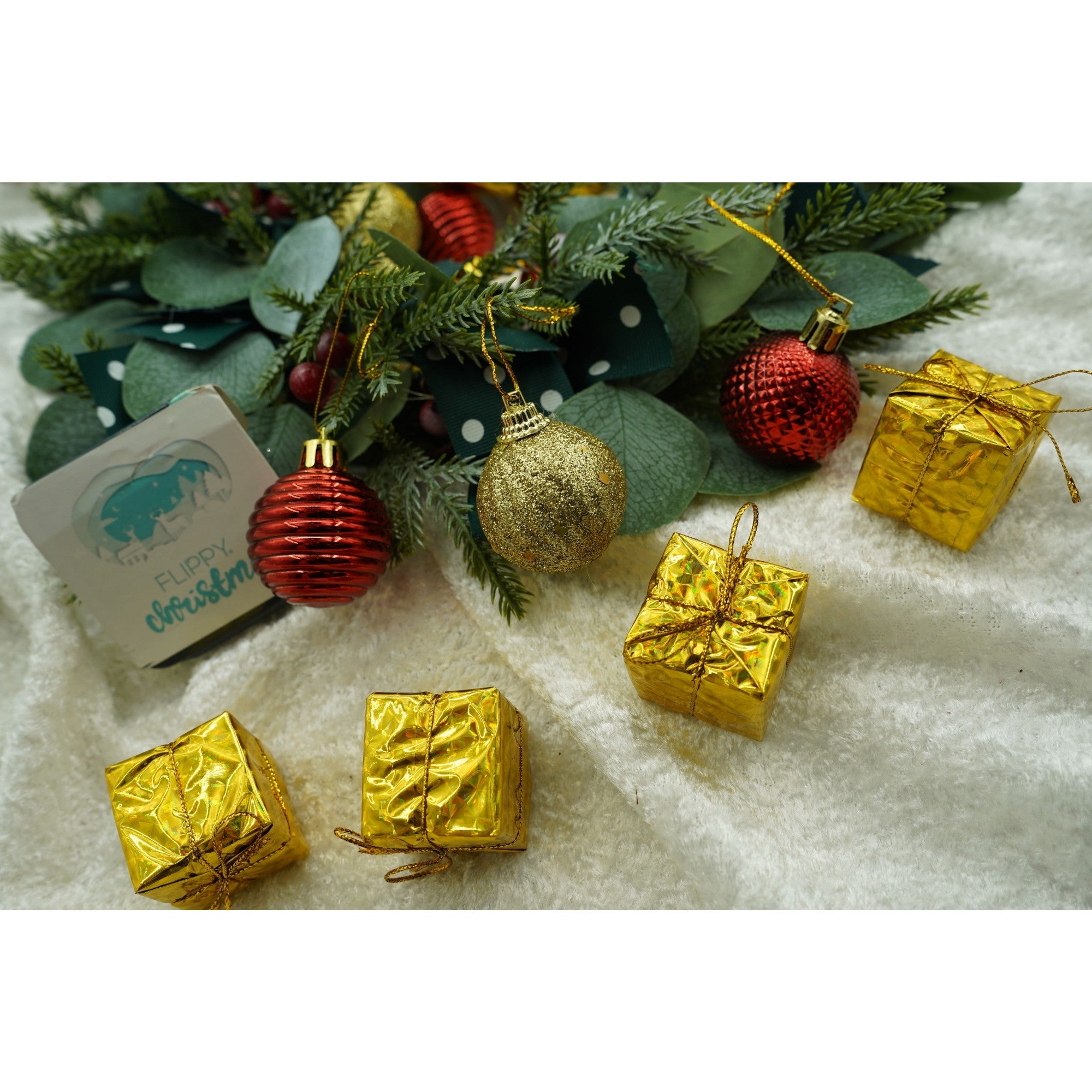 Set de 35 ornamente de brad, Flippy, de tip Glob, Rosu/ Auriu, din polistiren, cu finisaj sclipitor , cutie  11  cm adancime x 19  cm inaltime x 11  cm lungime)-1
