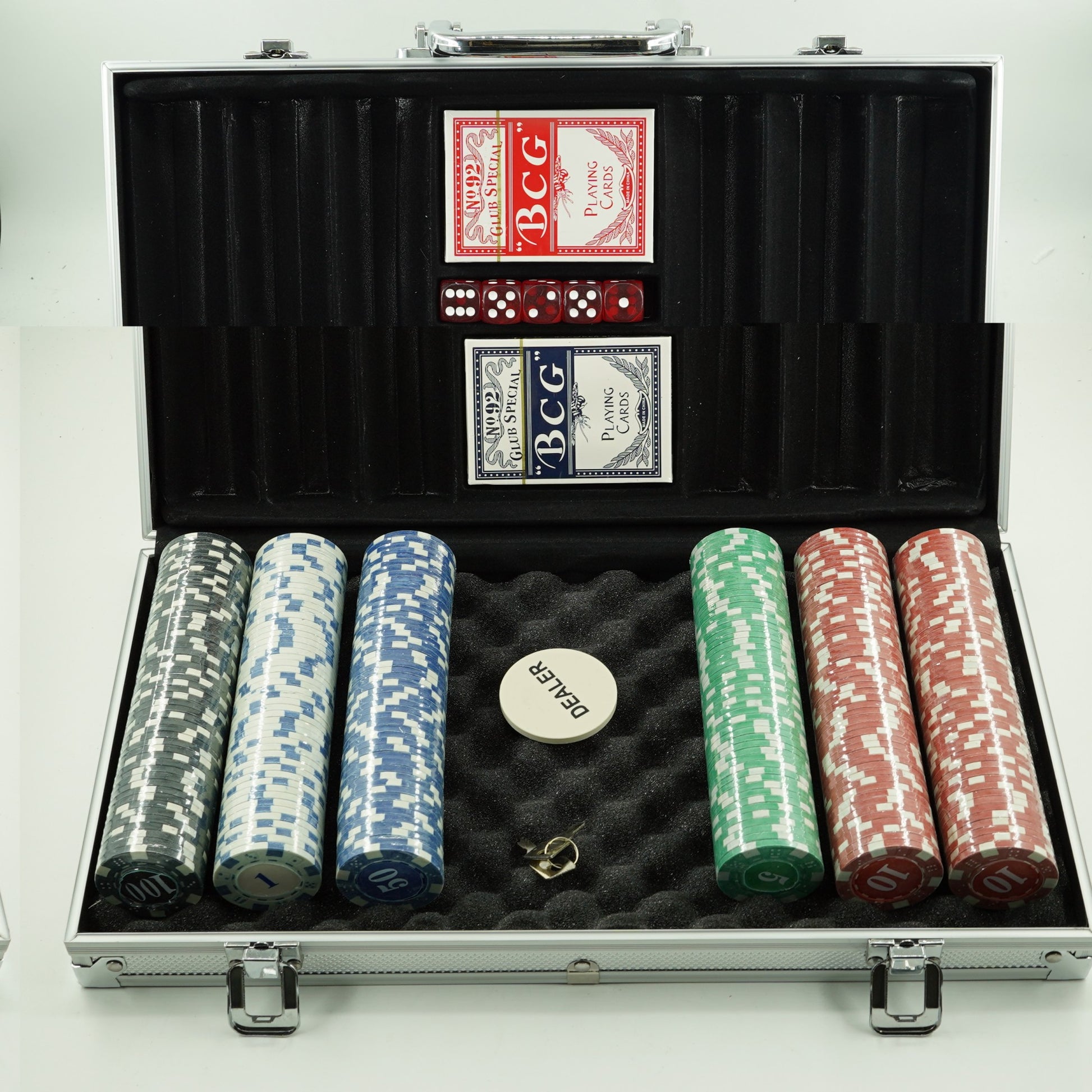 Set de Poker Complex cu 300 de jetoane Flippy, Include 2 seturi de carti, 5 zaruri, Echipat cu servieta de aluminiu cu dimensiunile 39x7x27 cm-7