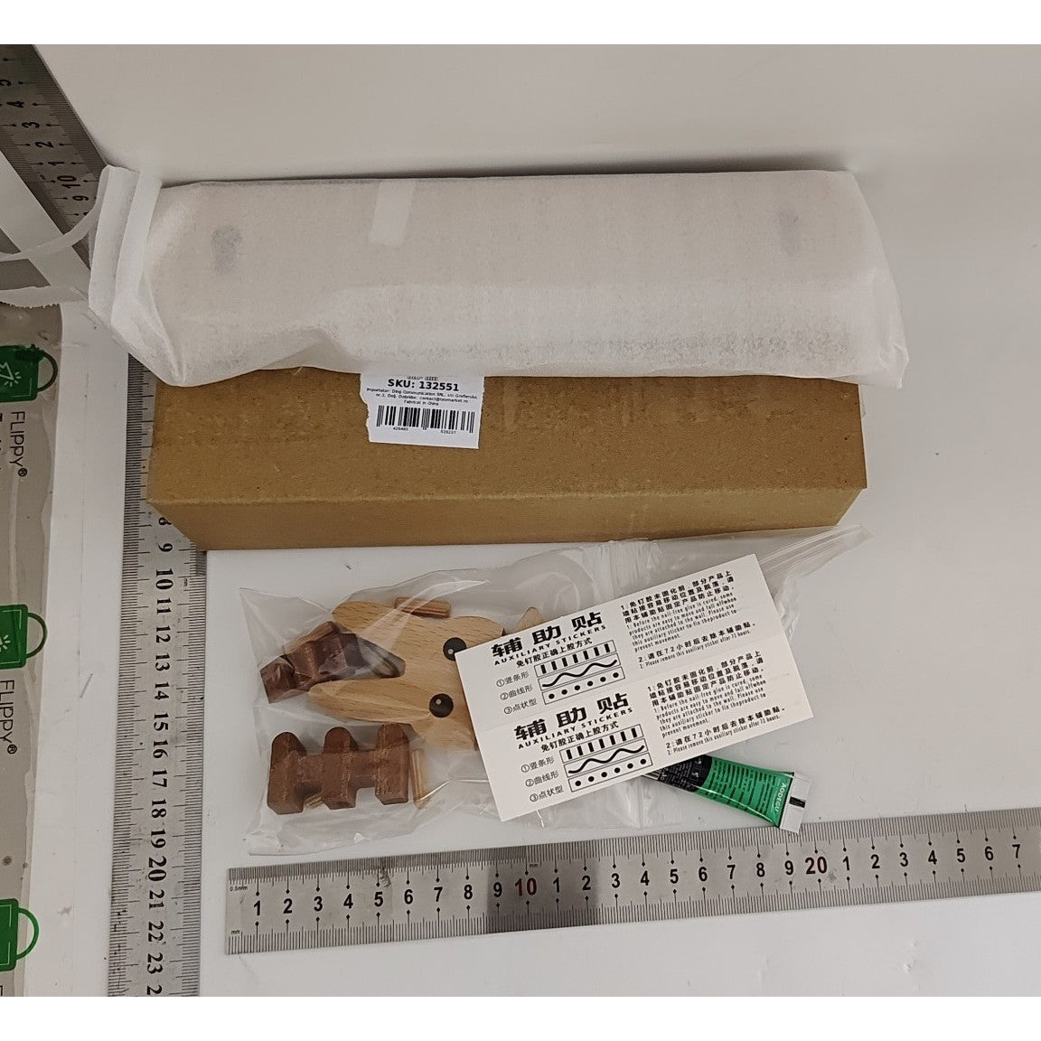 Suport pentru Chei, Flippy, din Lemn, Aplicare fara Perforare, Adeziv Inclus, 5 Carlige Albe, Model Iepure, Greutate Suportata 5 kg, 13.5 x 22 cm, Maro-1