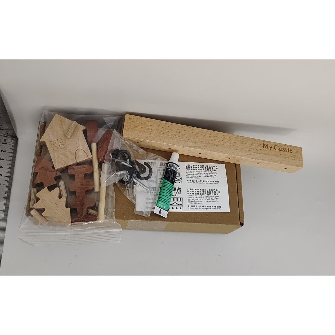 Suport pentru Chei, Flippy, din Lemn, Aplicare fara Perforare, Adeziv Inclus, 6 Carlige Negre, Model Casuta, Greutate Suportata 5 kg, 14.5 x 2 x 22.5 cm, Maro-1