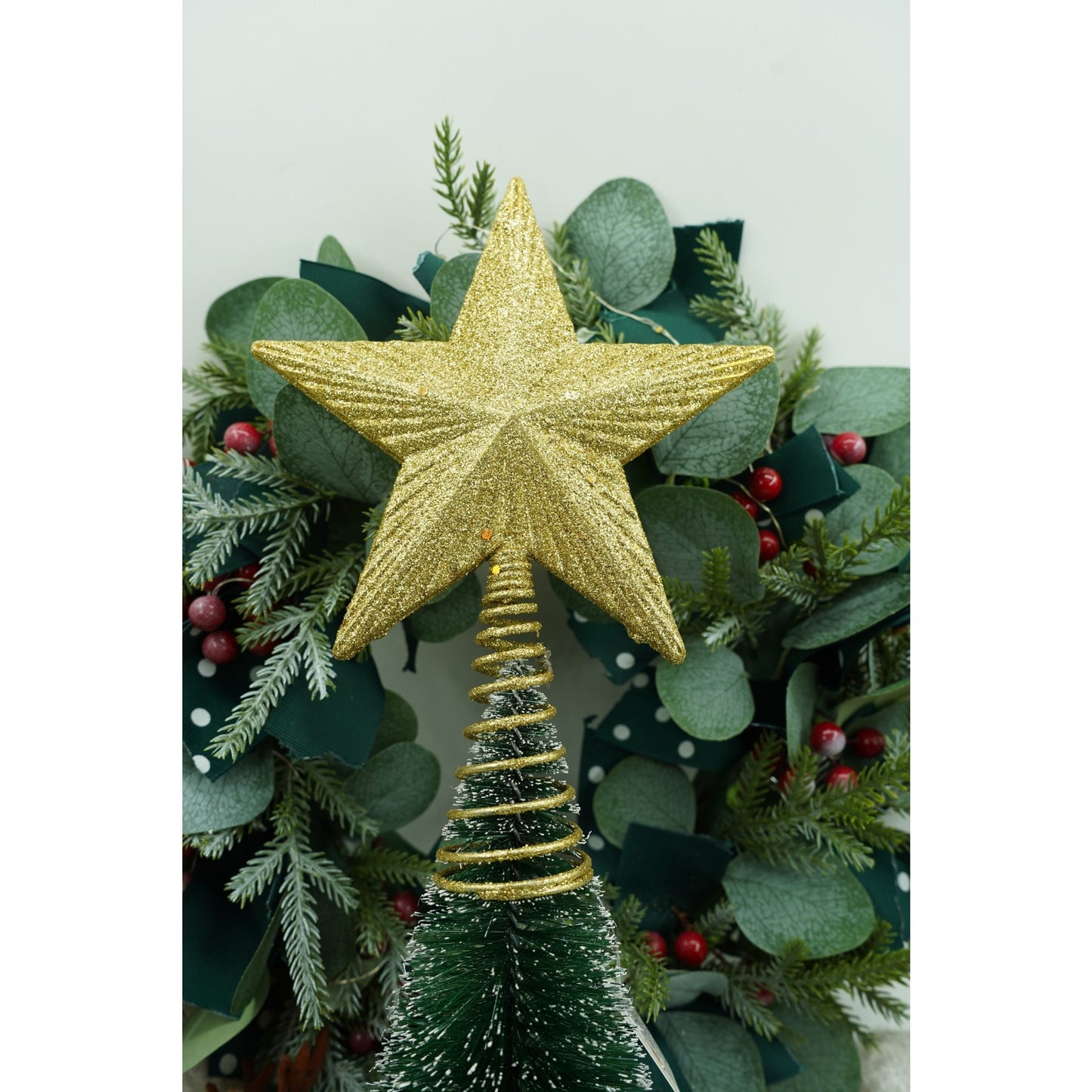 Varf decorativ de brad, Auriu, in forma de Stea, cu design in relief, din Plastic/Metal, 15.5 cm x 20.5 cm, Interior/Exterior, Flippy-1