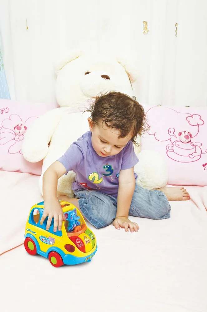 Jucarie interactiva Masinuta cu forme, sunete si lumini, 3+ ani